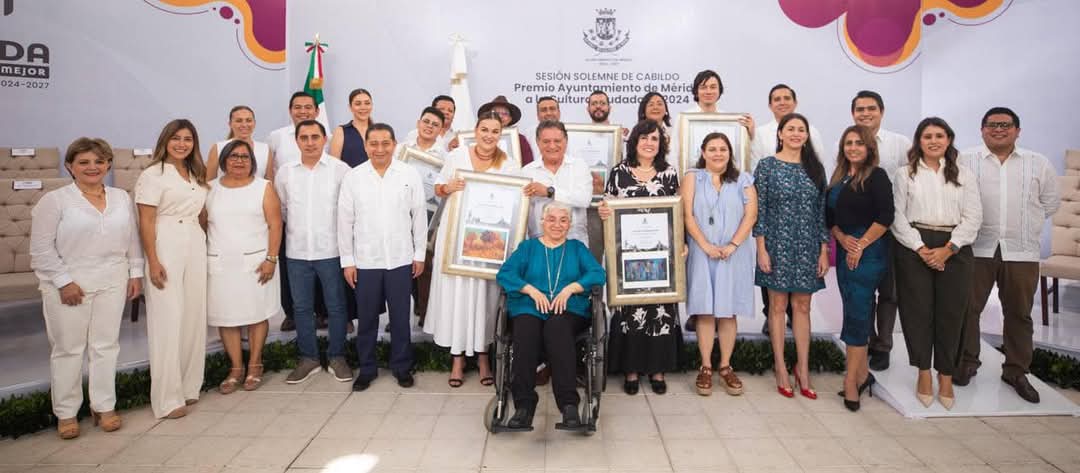 Cecilia Patrón Laviada entregó los Premios Ayuntamiento de Mérida a la Cultura Ciudadana 2024