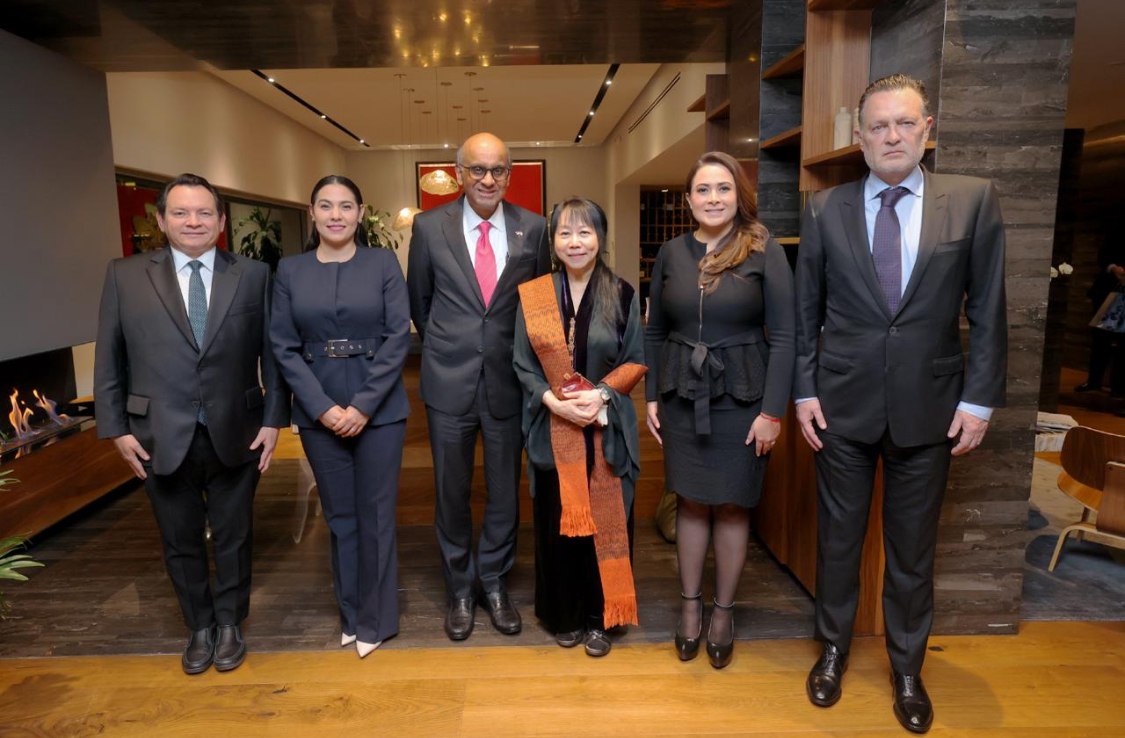 Gobernador Joaquín Díaz Mena participa en cena de trabajo con el Presidente de la República de Singapur