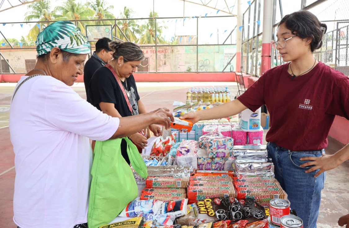 Mercado Circular y limpieza de playa promueven participación ciudadana en Celestún